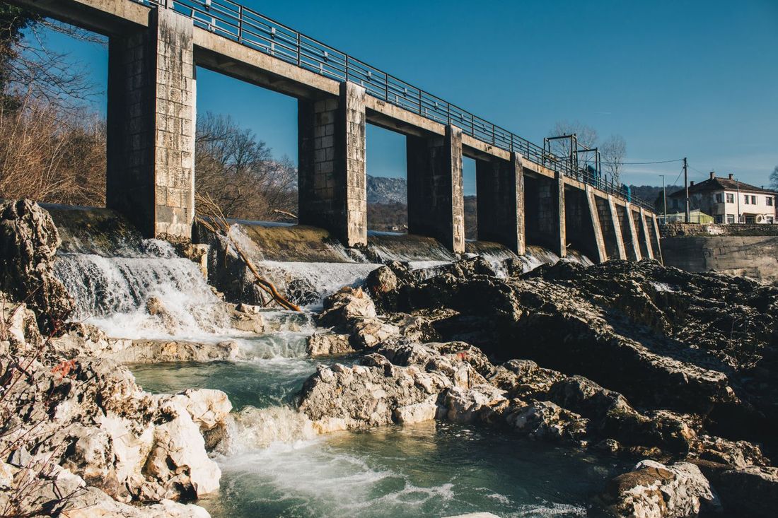Concrete dam and hydropower structure